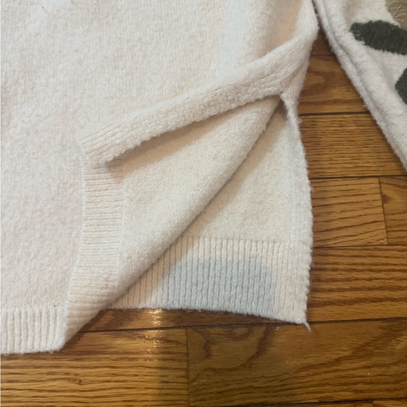 Davi & Dani Floral Embroidered Sweater - Picture 2 of 8